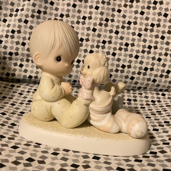 The Greatest Gift Is A Friend- Precious Moments - Picture 2 of 6